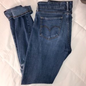 Medium Wash Ripped Levi’s Jeans